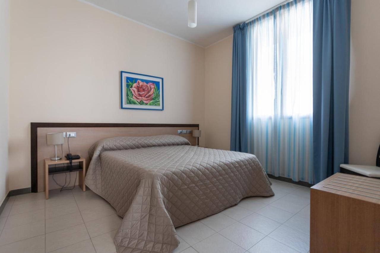 Club Azzurro Hotel & Resort Порто-Чезарео Экстерьер фото