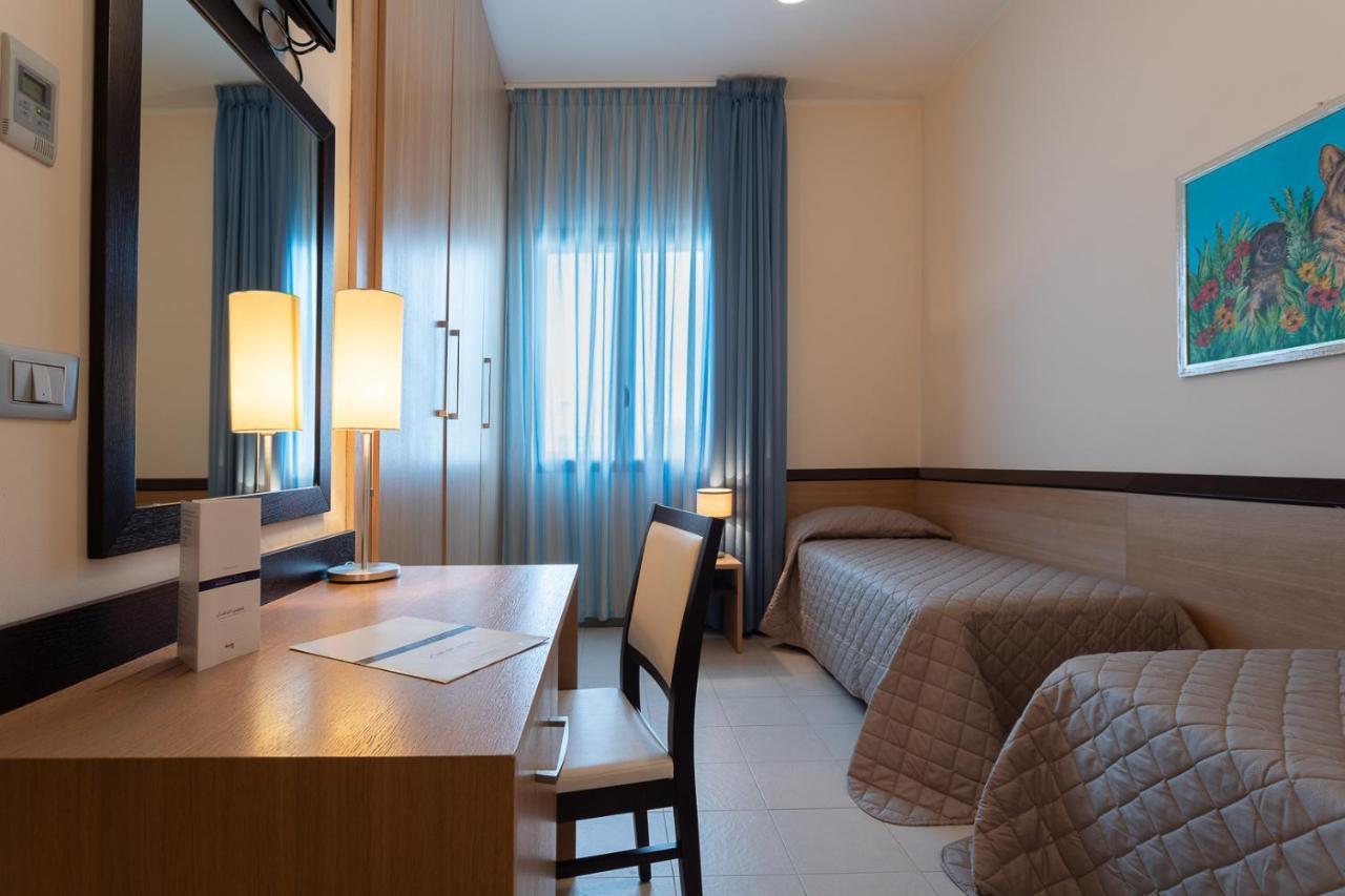 Club Azzurro Hotel & Resort Порто-Чезарео Экстерьер фото