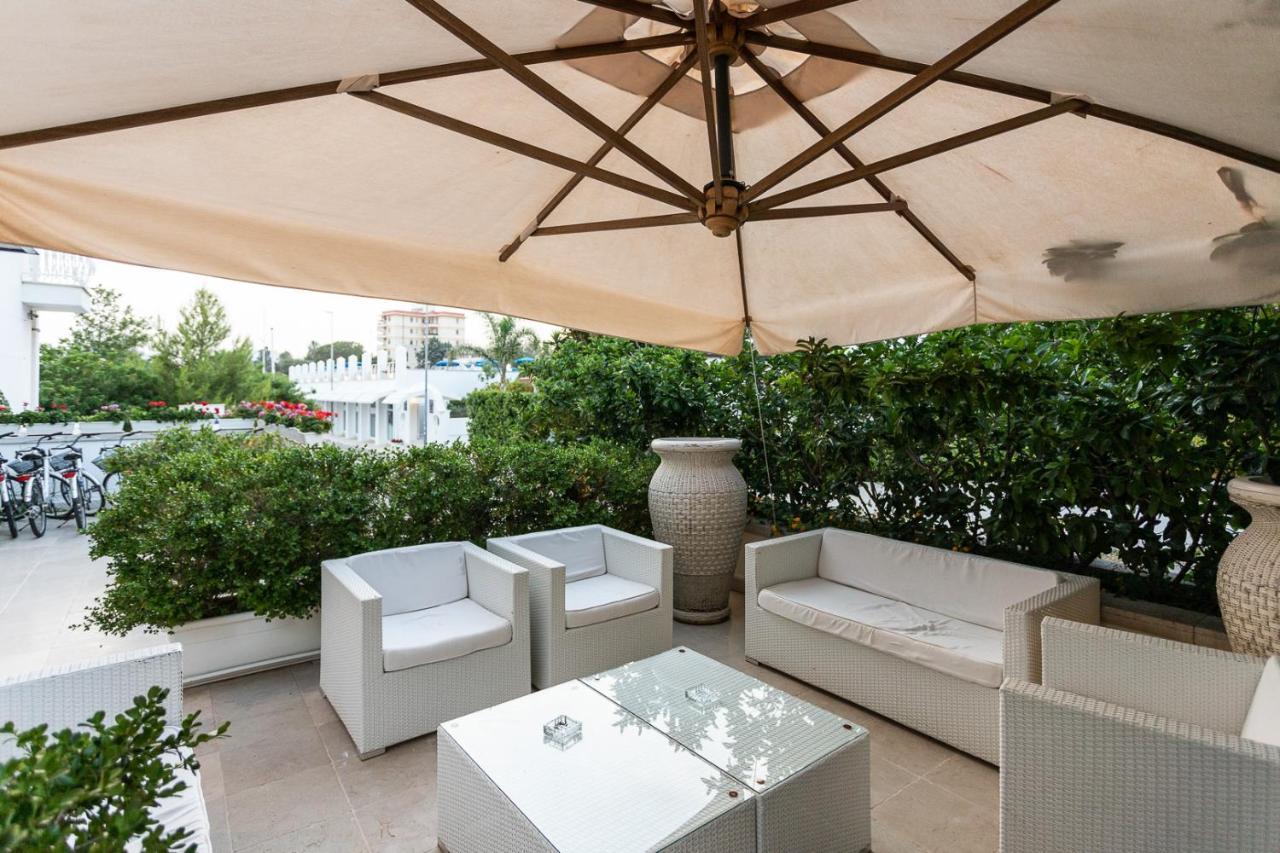 Club Azzurro Hotel & Resort Порто-Чезарео Экстерьер фото