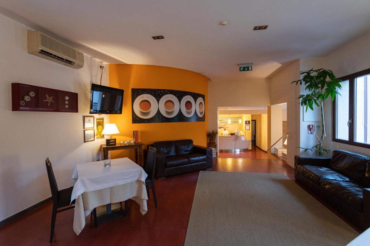 Club Azzurro Hotel & Resort Порто-Чезарео Экстерьер фото