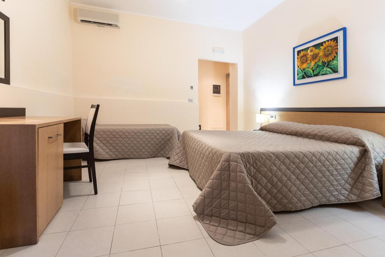 Club Azzurro Hotel & Resort Порто-Чезарео Экстерьер фото