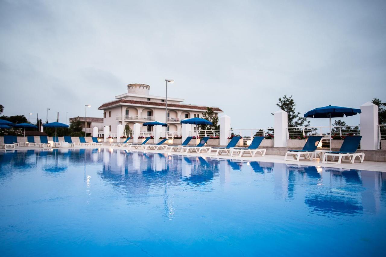 Club Azzurro Hotel & Resort Порто-Чезарео Экстерьер фото