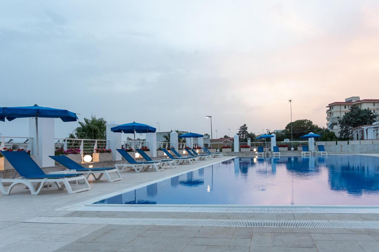 Club Azzurro Hotel & Resort Порто-Чезарео Экстерьер фото