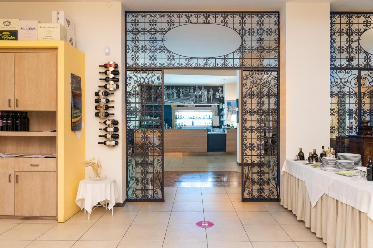 Club Azzurro Hotel & Resort Порто-Чезарео Экстерьер фото