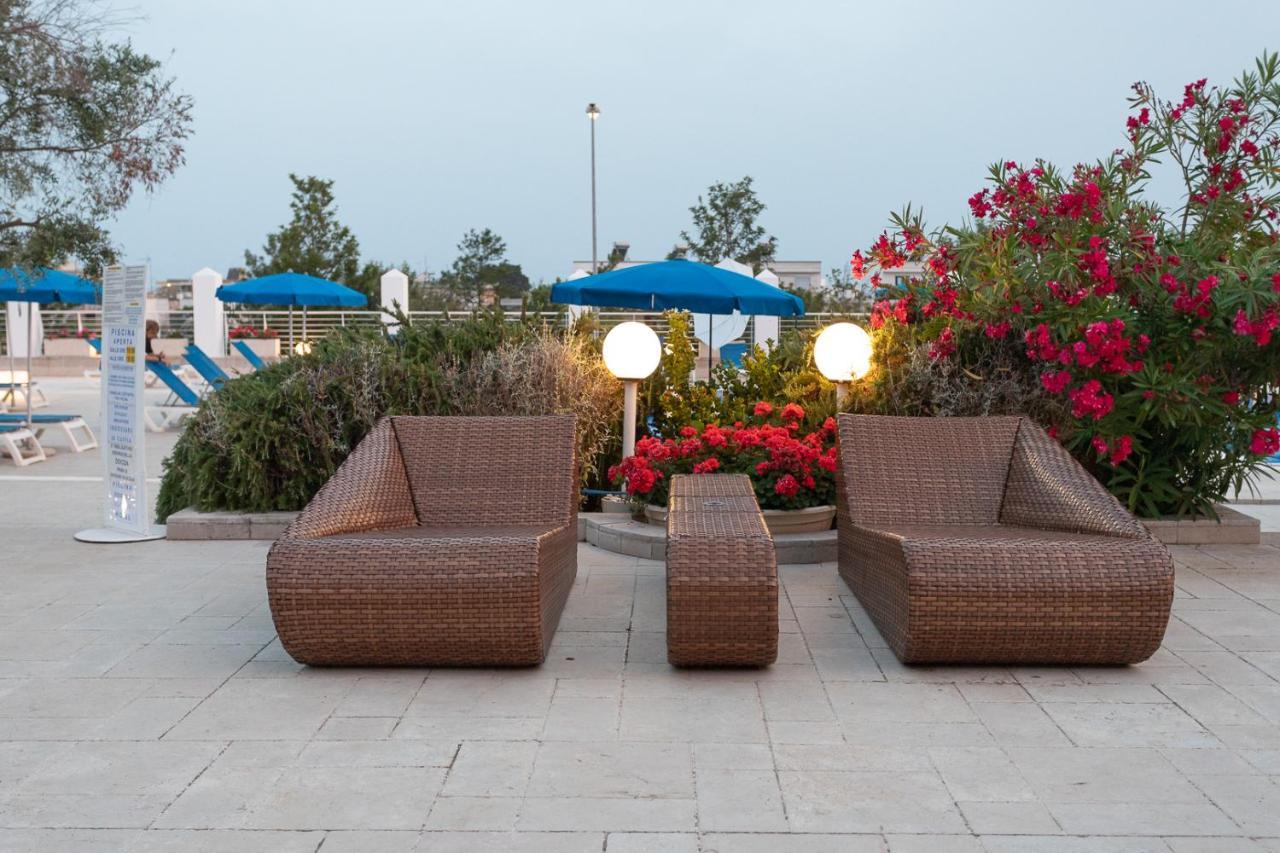 Club Azzurro Hotel & Resort Порто-Чезарео Экстерьер фото