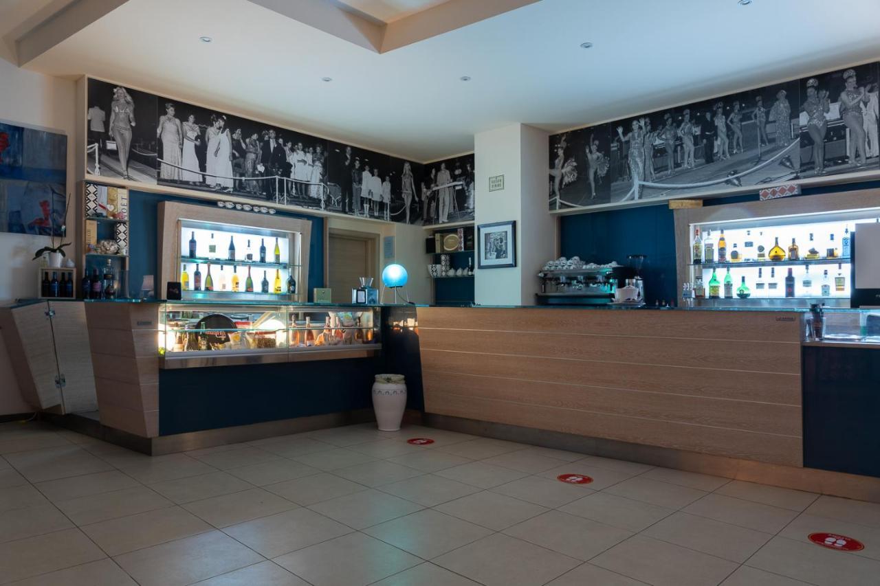 Club Azzurro Hotel & Resort Порто-Чезарео Экстерьер фото