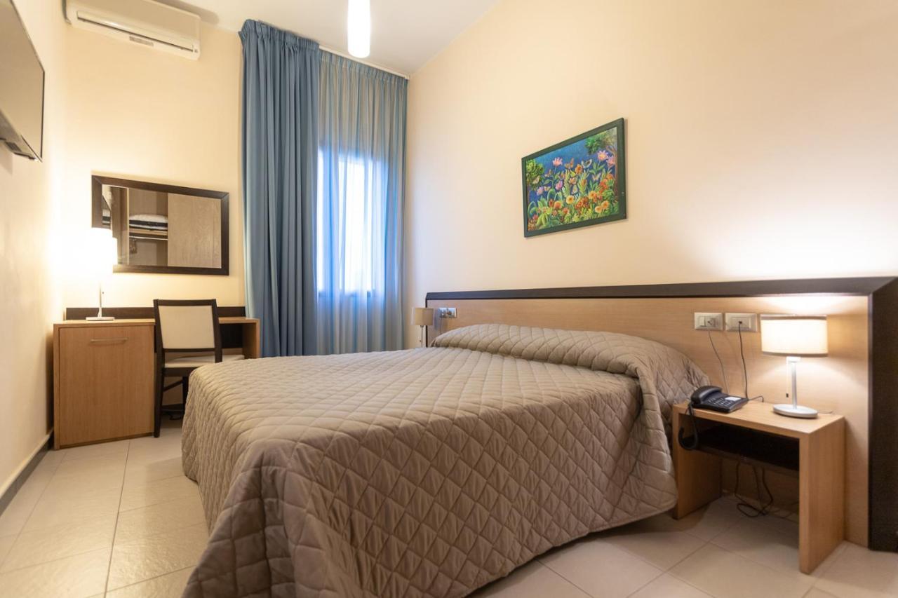 Club Azzurro Hotel & Resort Порто-Чезарео Экстерьер фото
