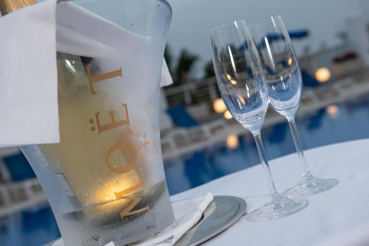 Club Azzurro Hotel & Resort Порто-Чезарео Экстерьер фото