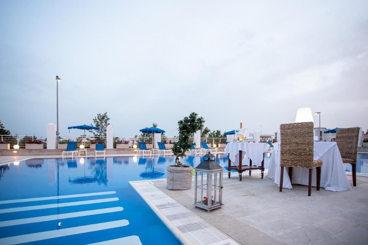 Club Azzurro Hotel & Resort Порто-Чезарео Экстерьер фото