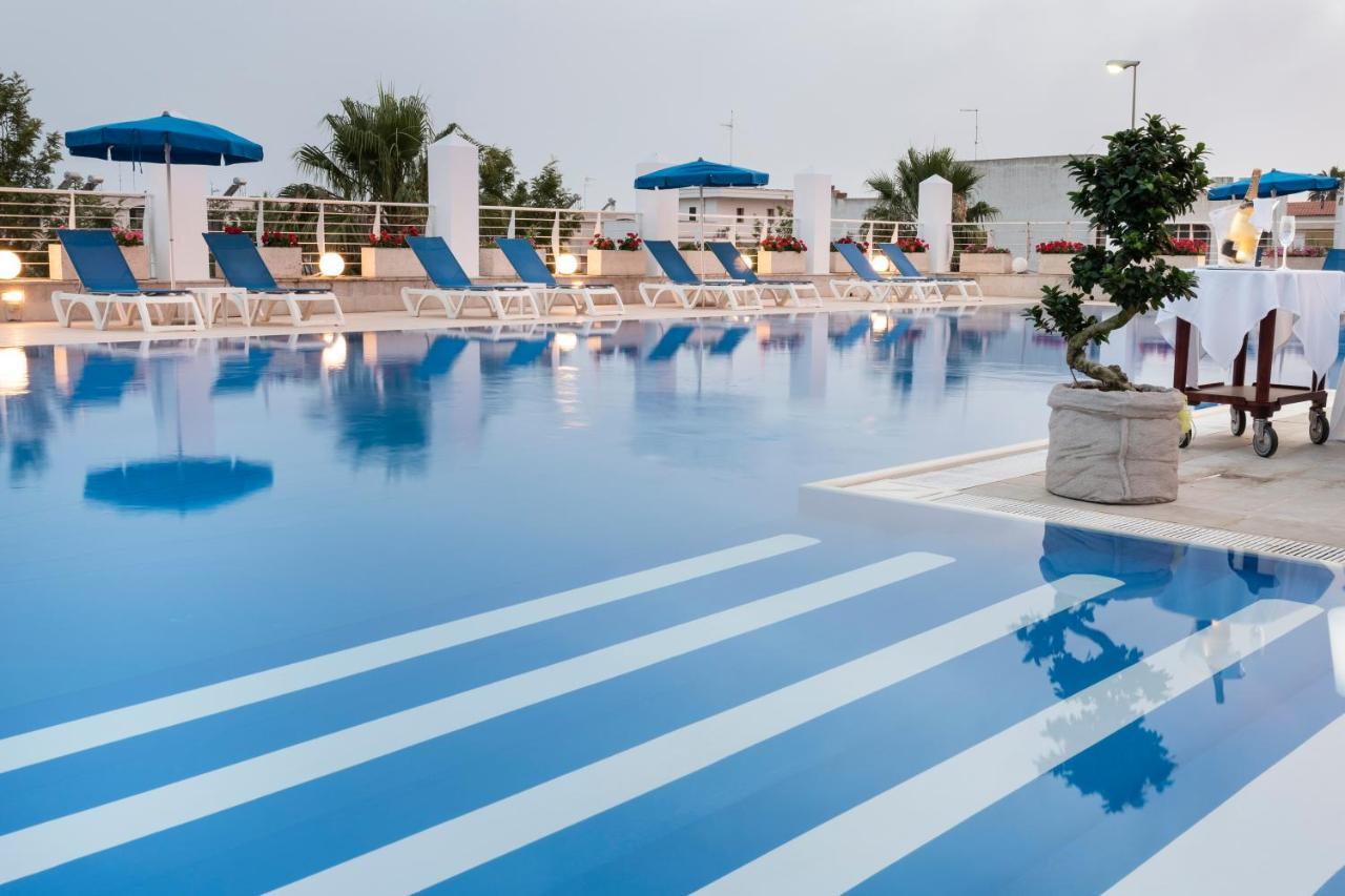 Club Azzurro Hotel & Resort Порто-Чезарео Экстерьер фото