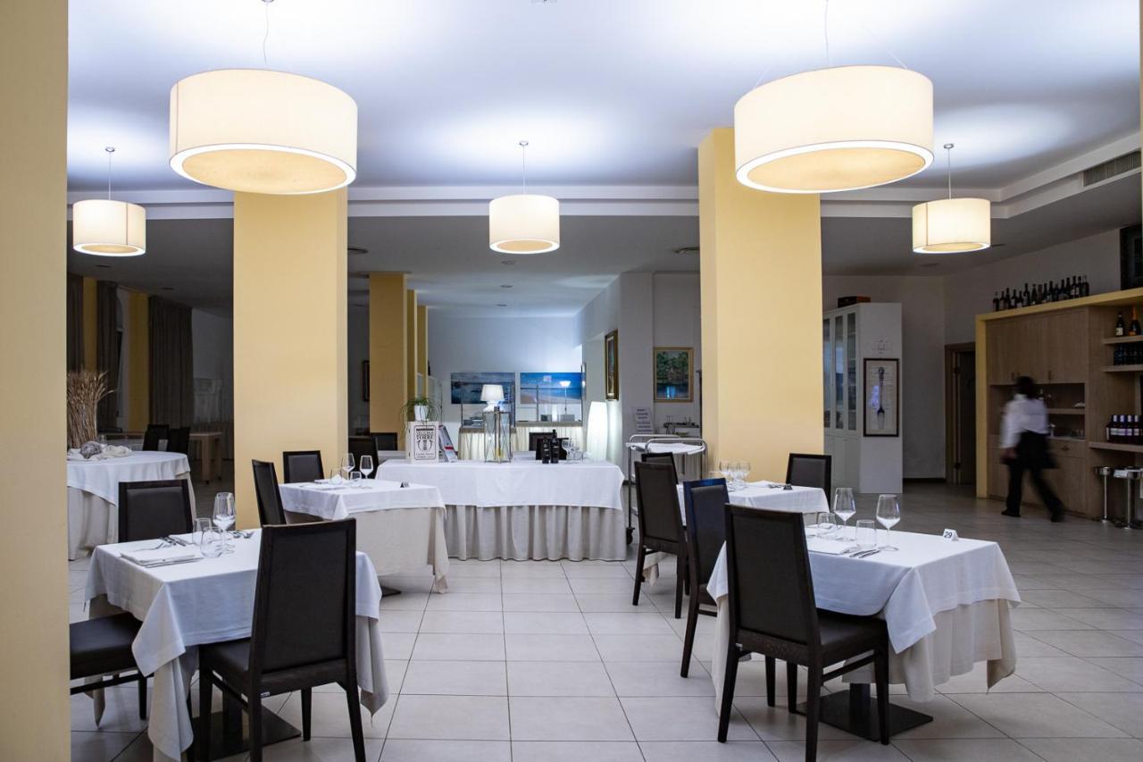 Club Azzurro Hotel & Resort Порто-Чезарео Экстерьер фото