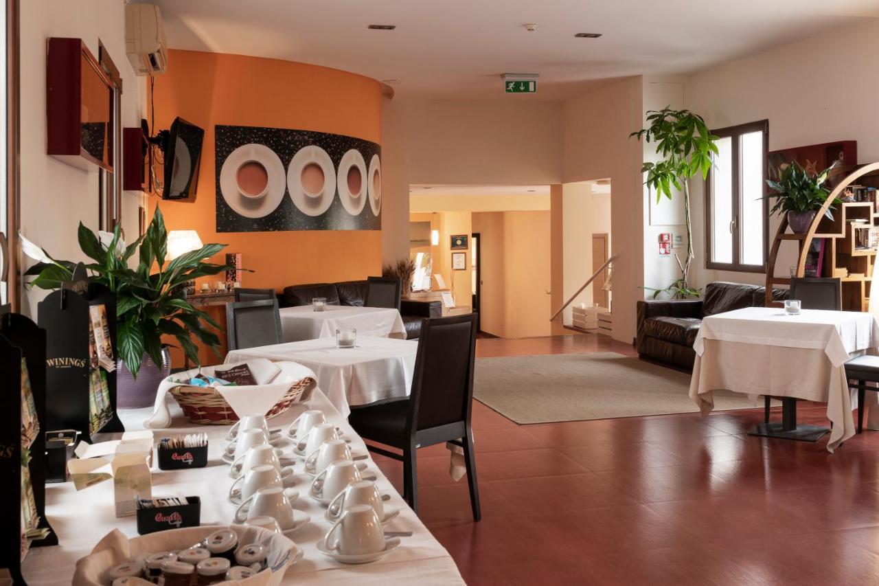 Club Azzurro Hotel & Resort Порто-Чезарео Экстерьер фото