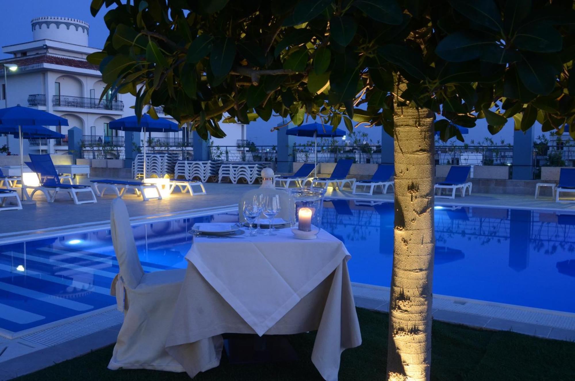 Club Azzurro Hotel & Resort Порто-Чезарео Экстерьер фото