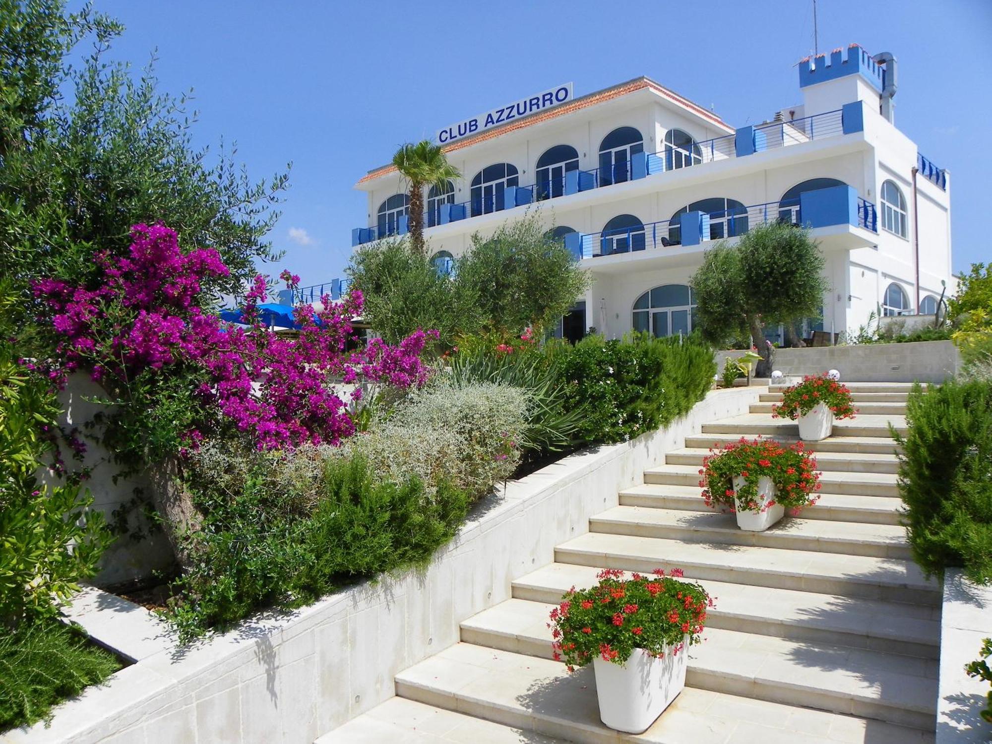 Club Azzurro Hotel & Resort Порто-Чезарео Экстерьер фото